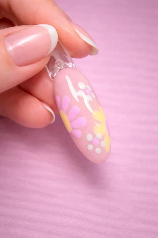 Bloemetjes nail art met de trektechniek