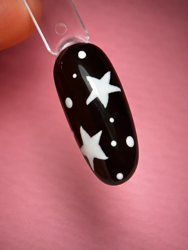 Zo kan je makkelijk sterretjes nail art maken