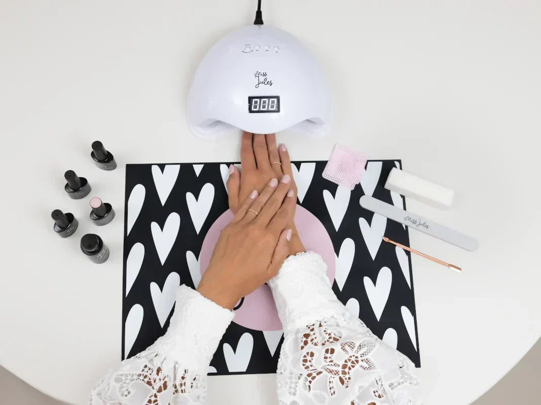 Wat heb je nodig om je eigen nagels te doen? 